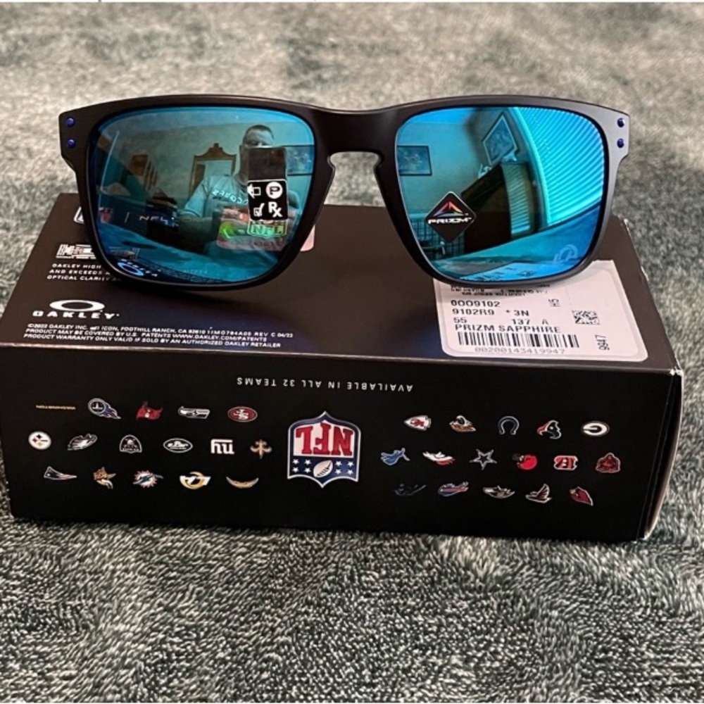 NWT Los Angeles Rams Oakley Holbrook Sunglasses.